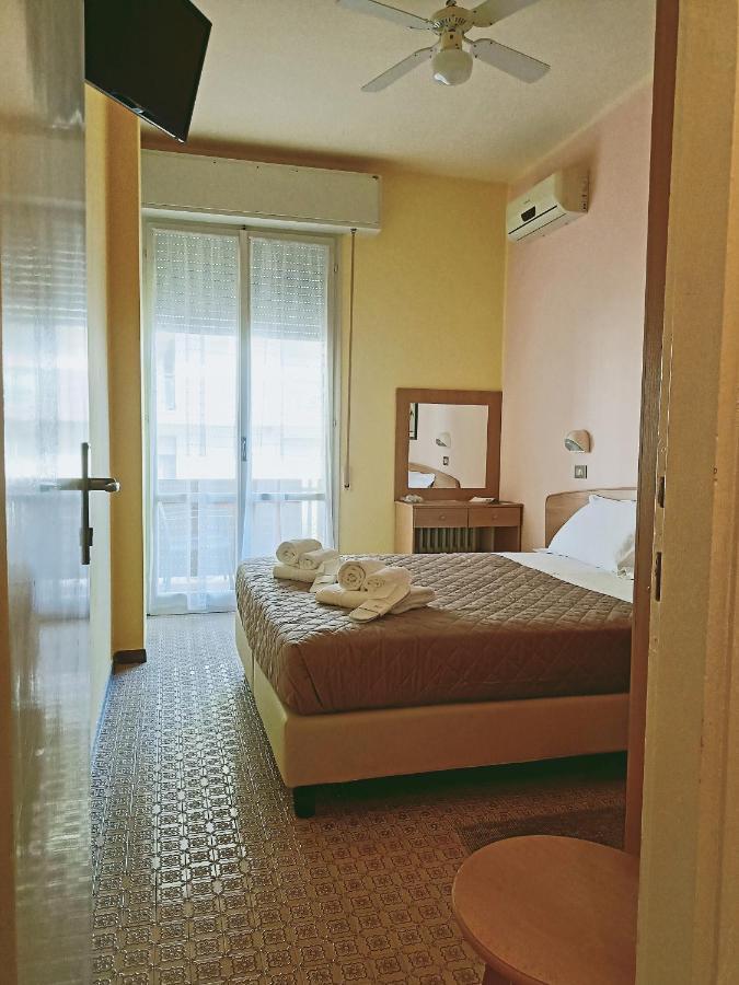 Hotel Rossella Rimini Eksteriør bilde